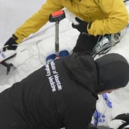 A new device can prolong survival under snow