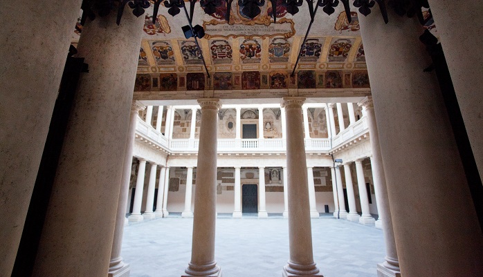 colonne cortile antico palazzo Bo