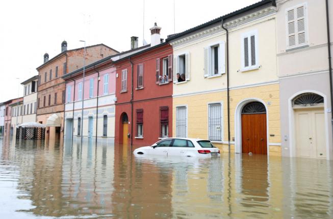 Collegamento a Alluvioni in Italia: scenari di rischio e strategie di mitigazione