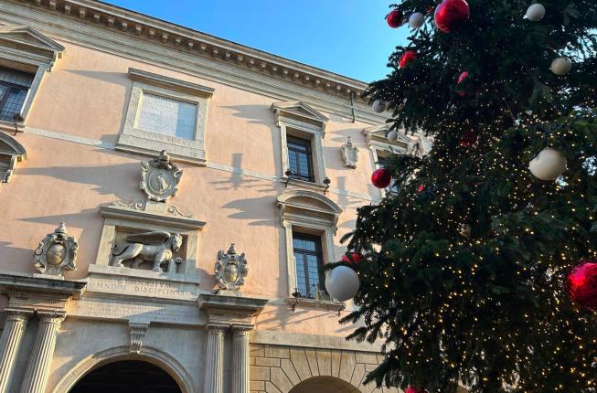 Collegamento a Durante le festività invernali: didattica, servizi e iniziative speciali