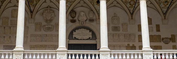interno del cortile di palazzo del Bo