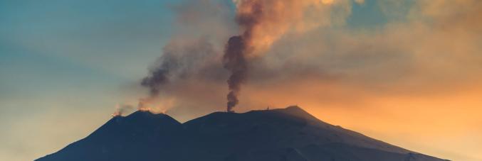 etna che fuma