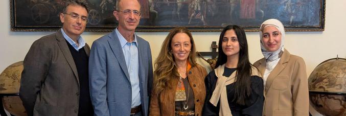 studentesse e mapelli con professori