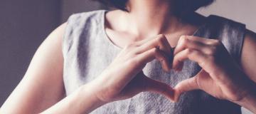 mani a cuore
